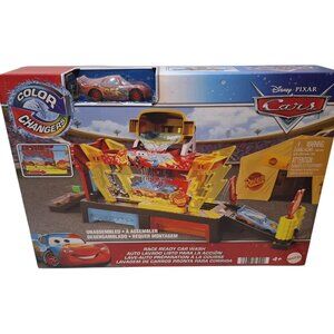 Mattel Disney Pixar CARS Car Wash Playset Color Changing Lightening McQueen NEW